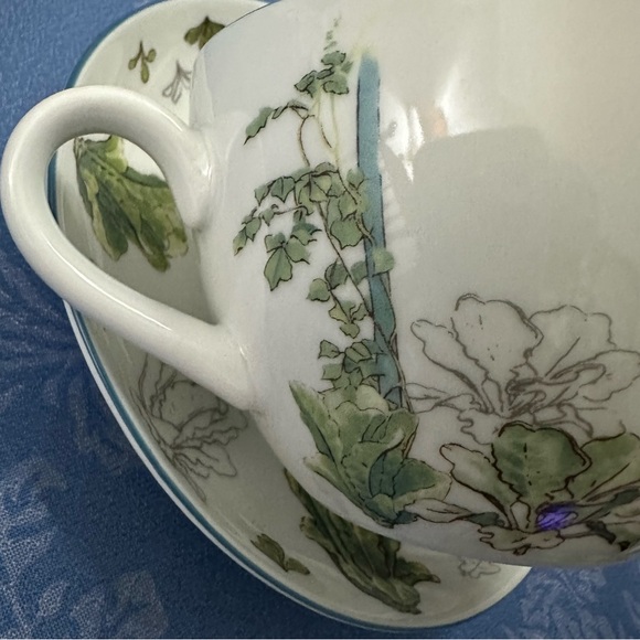 Beatrix Potter Peter Rabbit Floral Teacup and Saucer - Picture 7 of 11